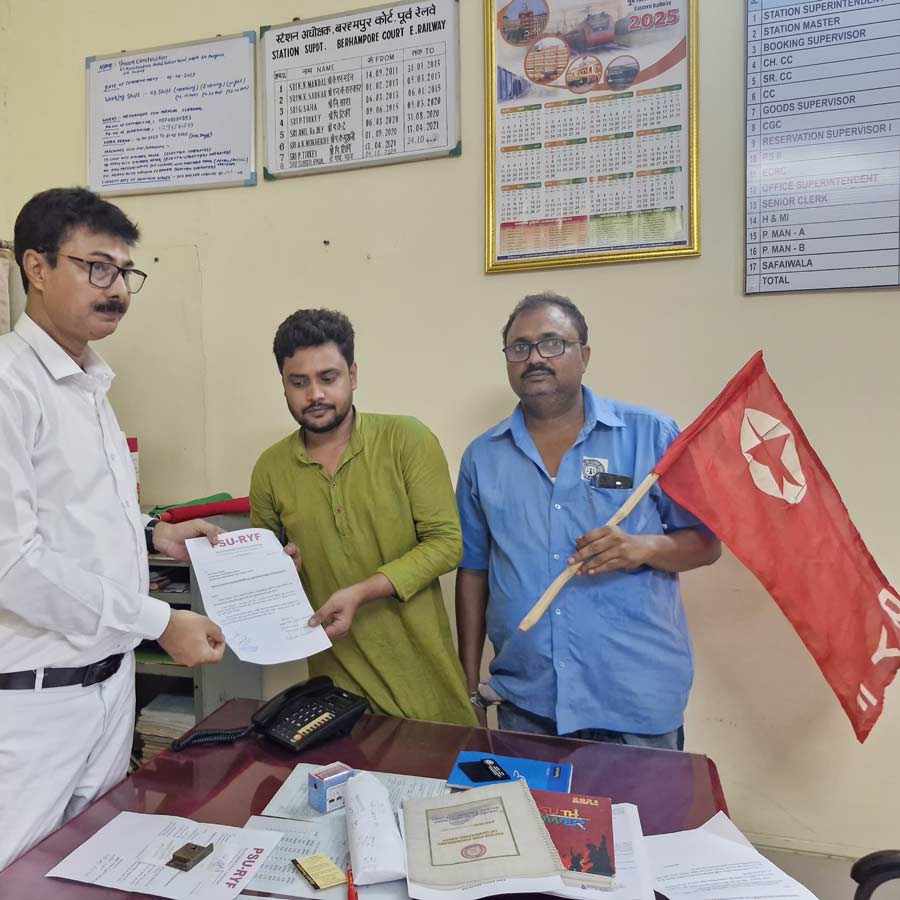 Demands raised for toilets in Lalgola-Sealdah trains