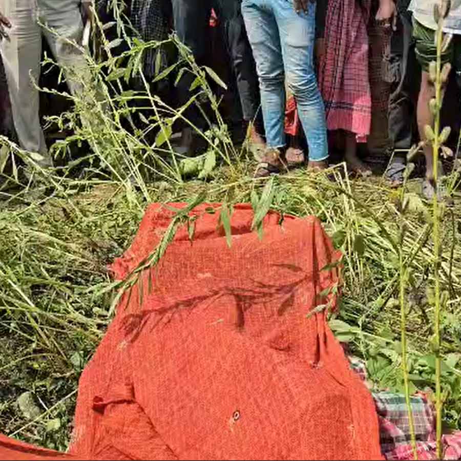 A teenager body found in a field in Murshidabad’s Raghunathganj