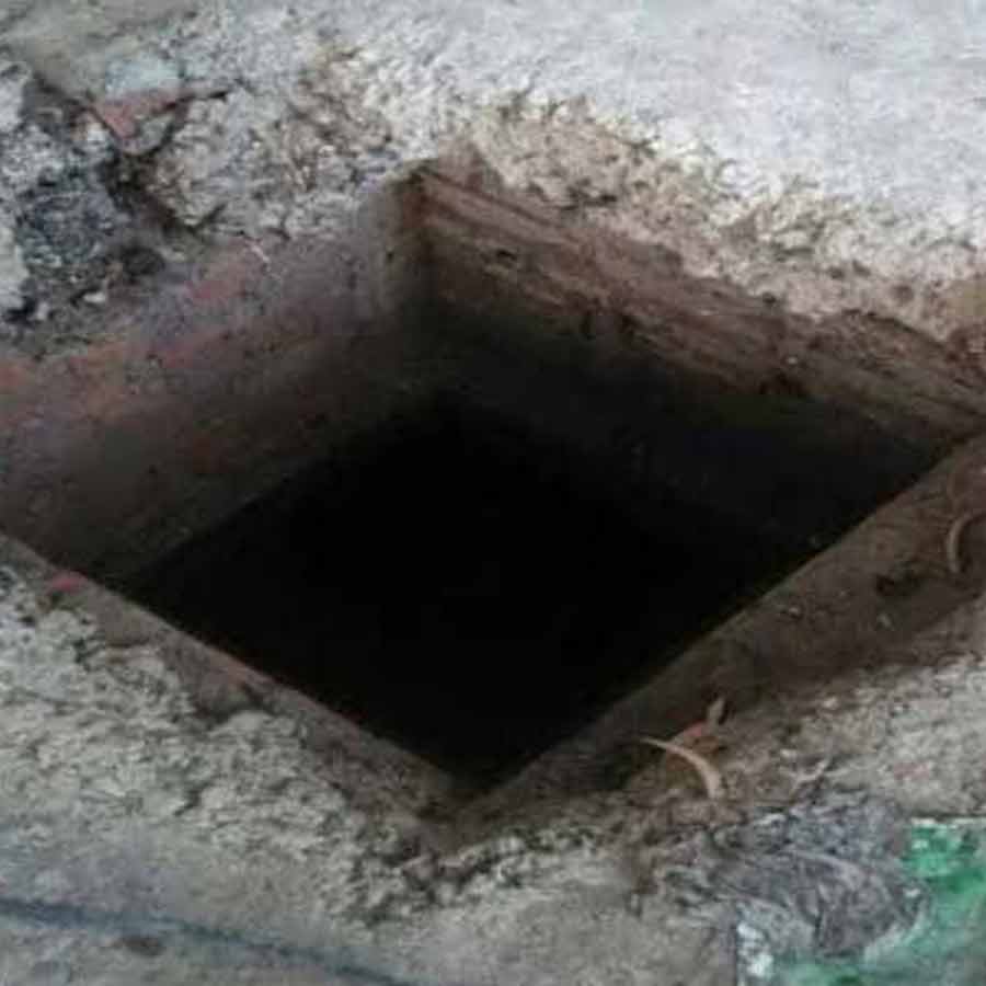 Passerby jumps in to save three workers trapped in septic tank, all four are dead in Odisha