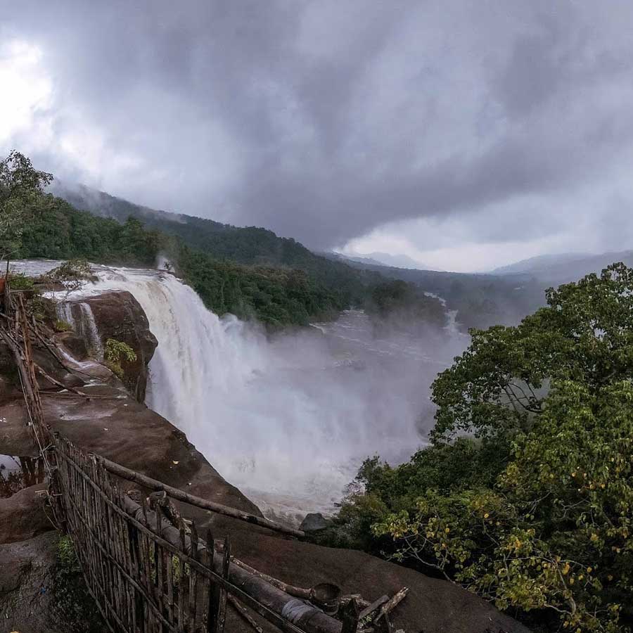 আথিরাপল্লি জলপ্রপাত।