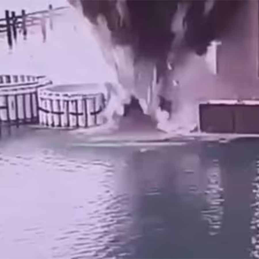 After bombing 40 planes of Russian Air Force Ukraine strikes Kerch Bridge in Crimea dgtl