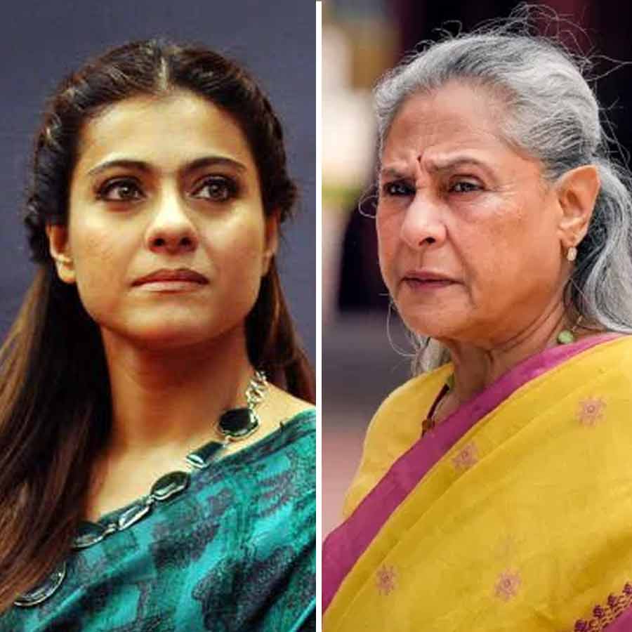 Jaya Bachchan lashes out paparazzi at kajol Uncle Rono Mukherjee Condolences in mumbai dgtl