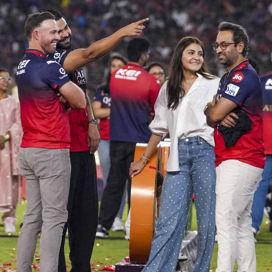 Bollywood actress Anushka Sharma’s 32000 rupees rhinestone jeans shine bright at IPL 2025 finale