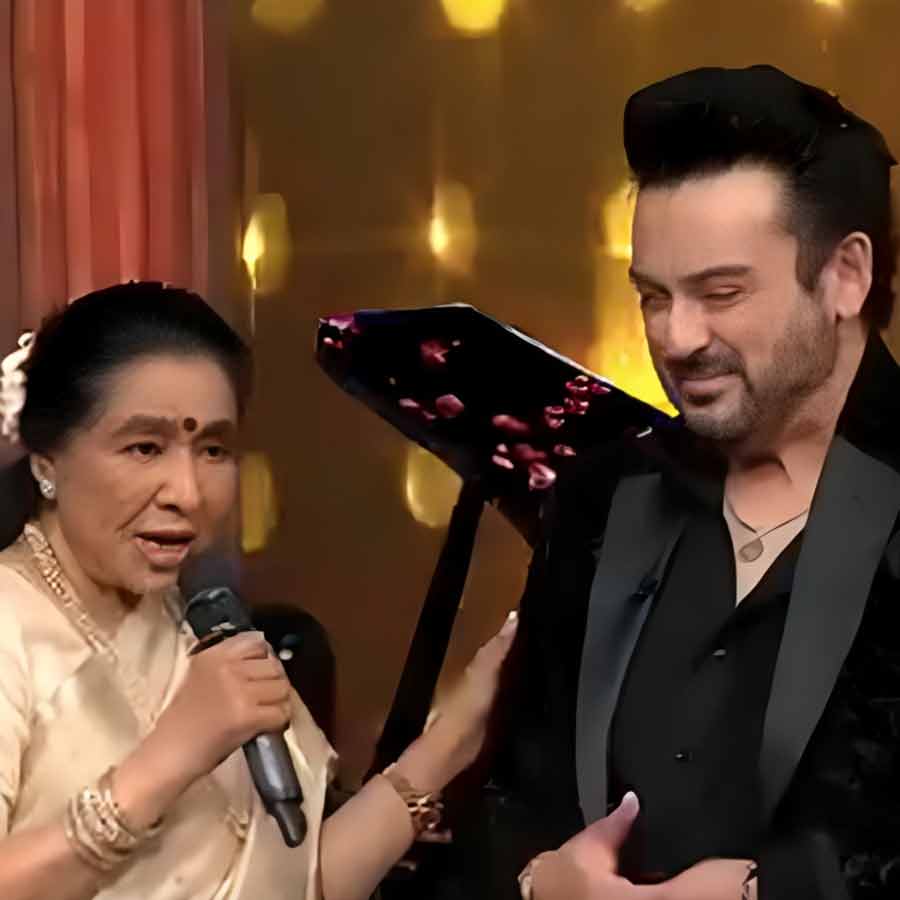 Adnan Sami Reveals Asha Bhosle adviced him to come to India