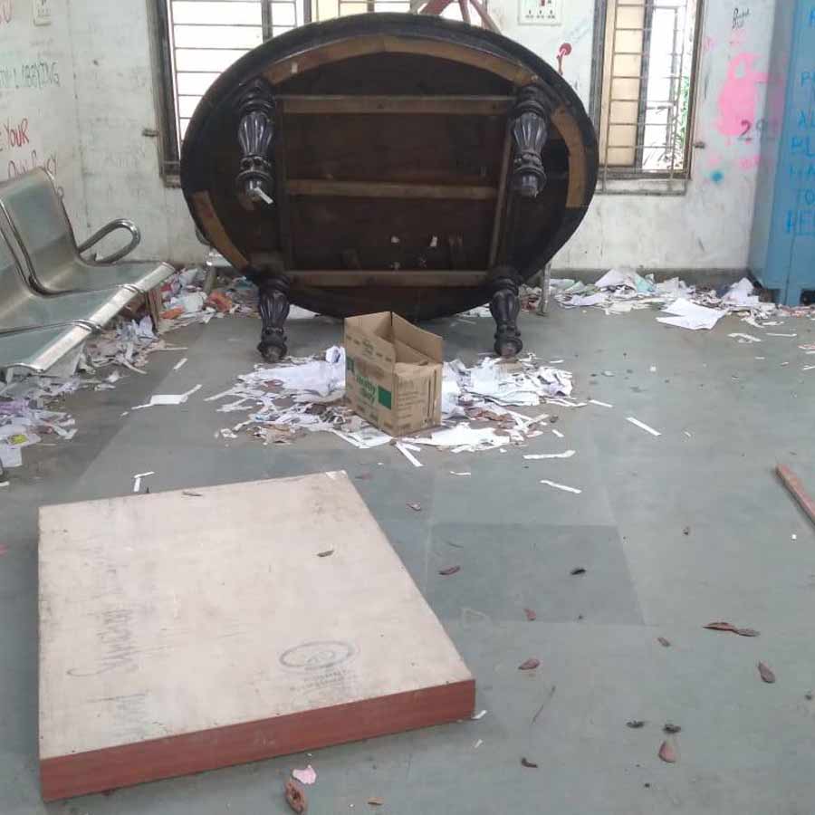 Allegation of vandalizing union room of FETSU at Jadavpur University dgtl