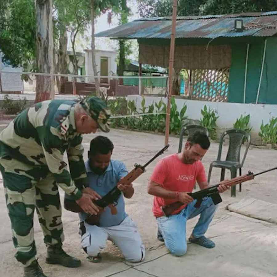 BSF giving firearms training to villagers of Jammu and Kashmir in border areas