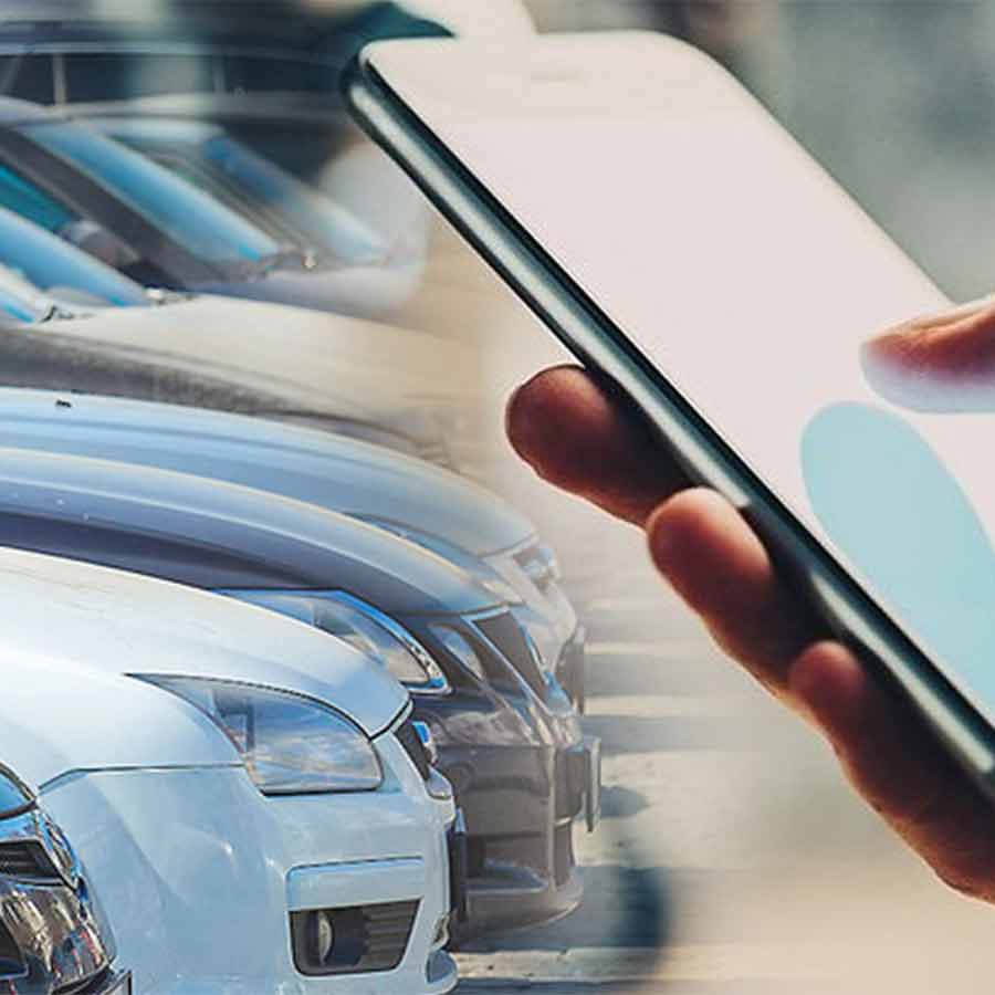 Rahul Gandhi mocked the central government over the problems of the car and mobile phone industries