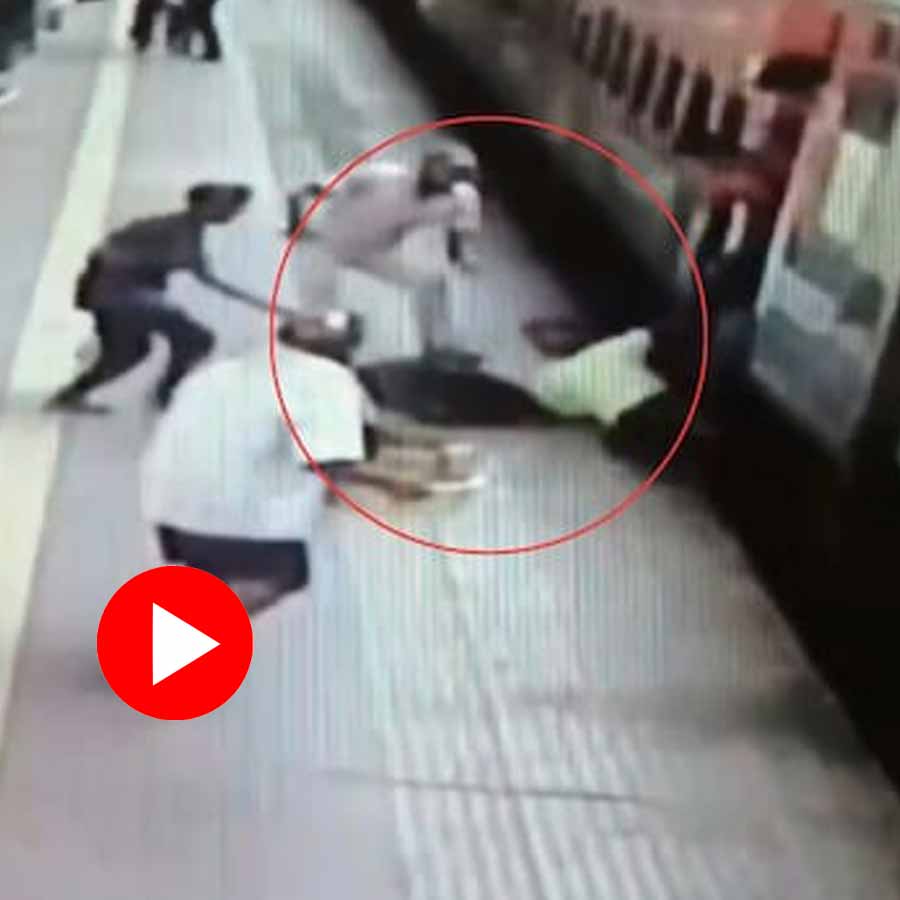 railway constable saved a passenger