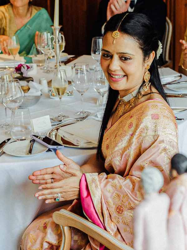 বাংলার সাংসদ মহুয়া আর পাঁচটি বাঙালি মেয়ের মতোই বিয়েতে বেনারসি শাড়ি পরেছিলেন।