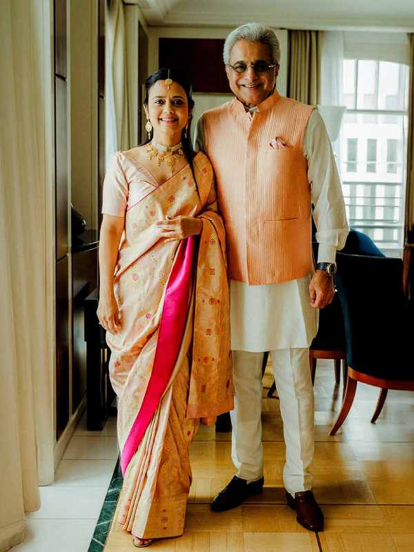 মহুয়ার বেনারসিটি কড়ওয়া পদ্ধতিতে জাল নকশায় বোনা। ওই ধরনের শাড়ি পরে এ বছর কান চলচ্চিত্রোৎসবে গিয়েছিলেন ঐশ্বর্যা রাই বচ্চন। পরেছেন নীতা অম্বানীও। 