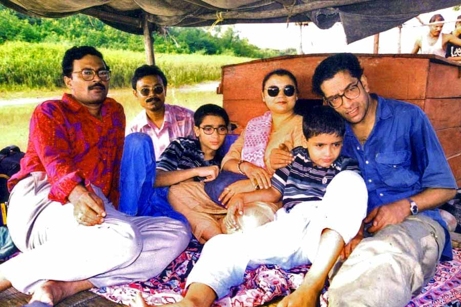 ওড়িশার ভিতরকণিকা জাতীয় উদ্যানে পরিবারের সঙ্গে সব্যসাচী।