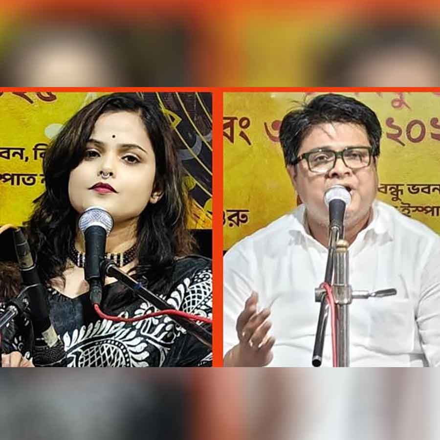 অনুষ্ঠানের মুহূর্ত।