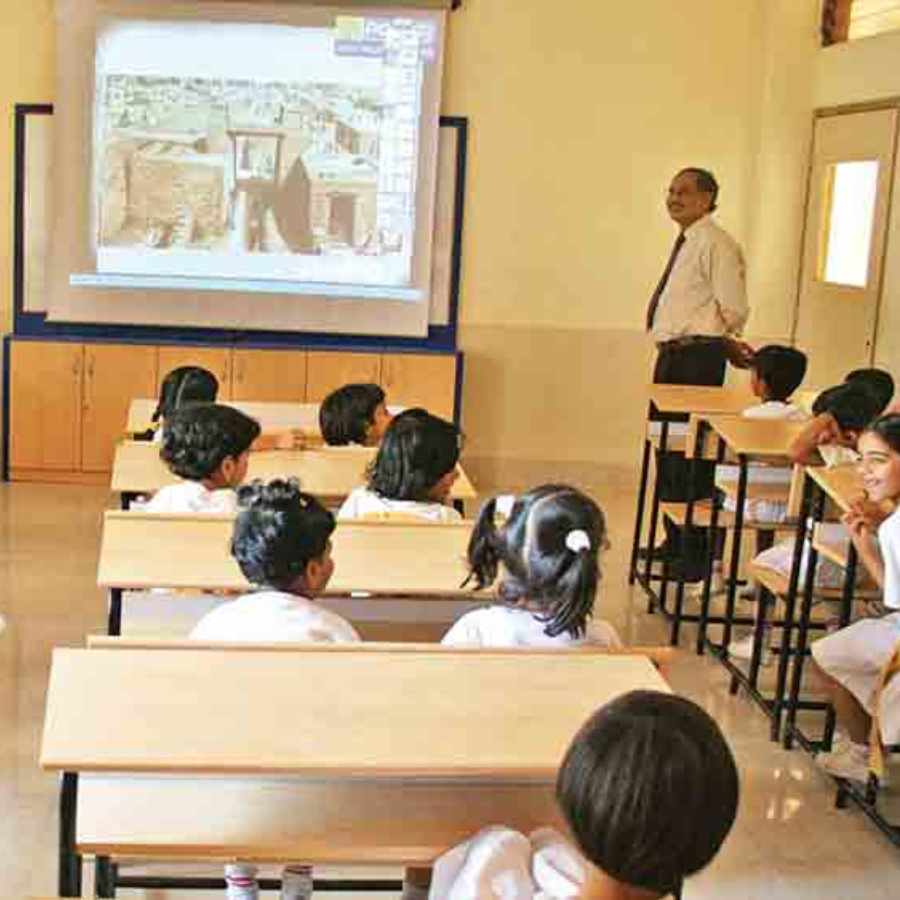 WB students lag behind due to fewer smart classes in the state dgtl
