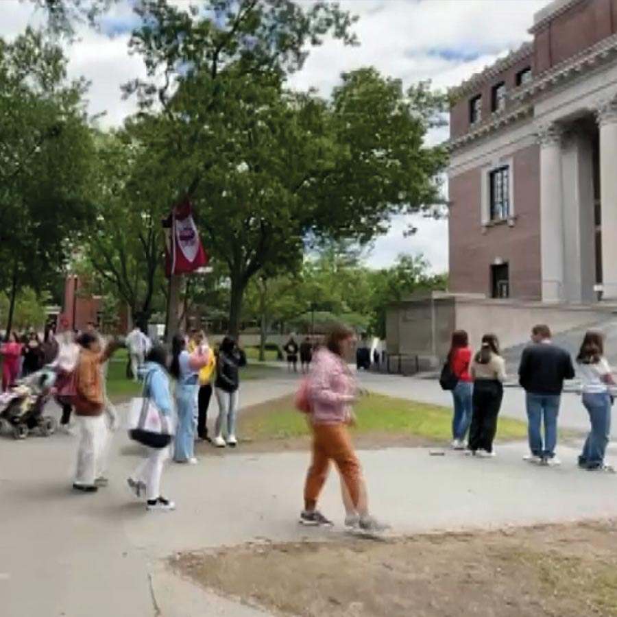India Students in Harvard University are living in anxiety due to the conflict between the Trump government and the institution dgtl