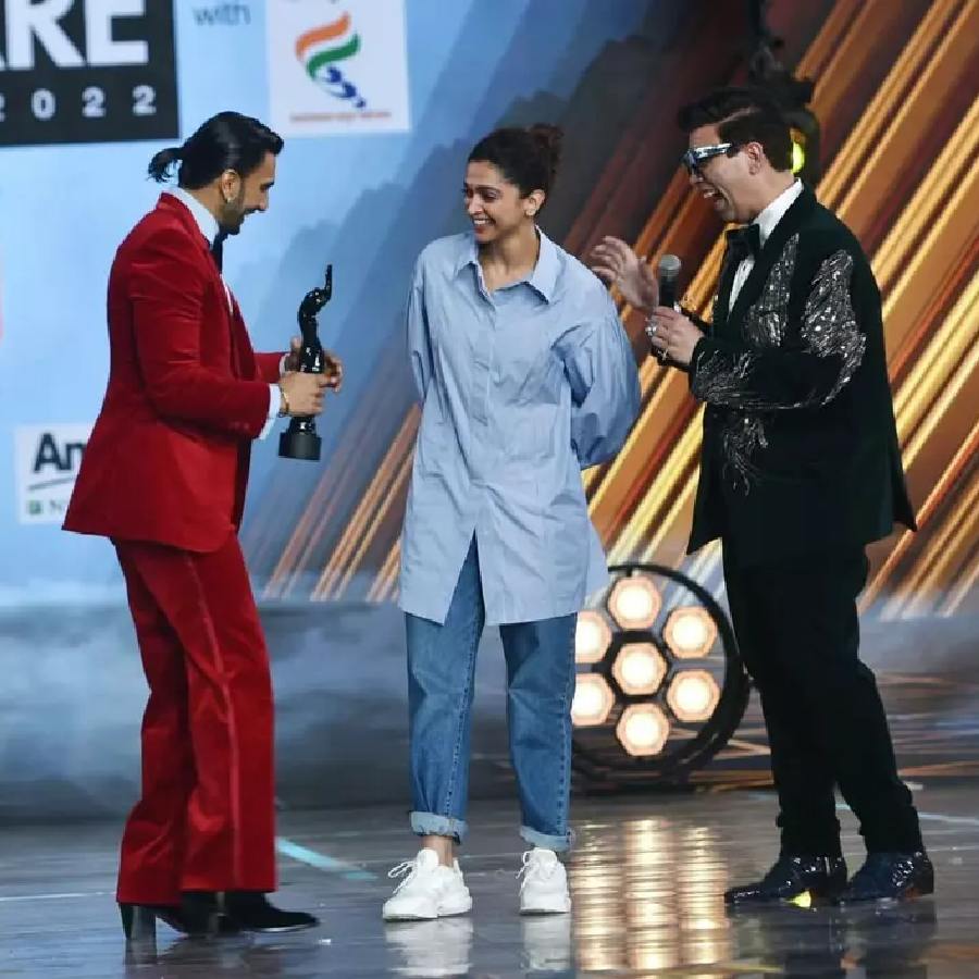 Crop Tops Vs Oversized Tops which outfit is better for summer fashion