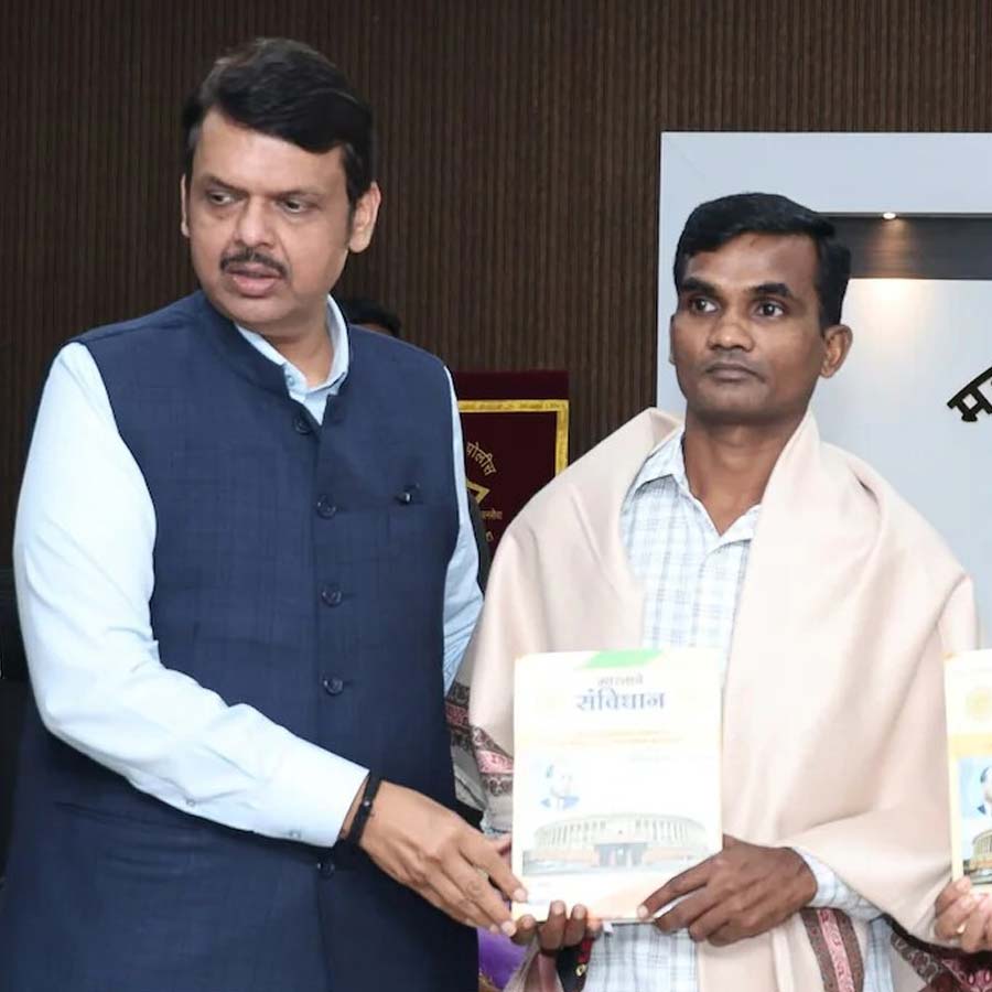 12 Maoists surrender in Gadchiroli in the presence of Maharashtra CM Devendra Fadnavis, 7 in Dantewada district of Chhattisgarh