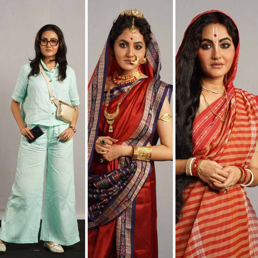 অনন্যার তিনটি লুক কেমন লাগছে?