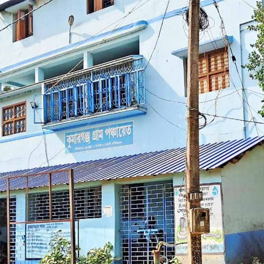 Kumarganj panchayat of Hooghly lagging far behind in utilizing the grants of Finance commission