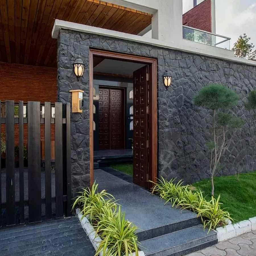 3 Decor mistakes that make front of your home look tacky dgtl