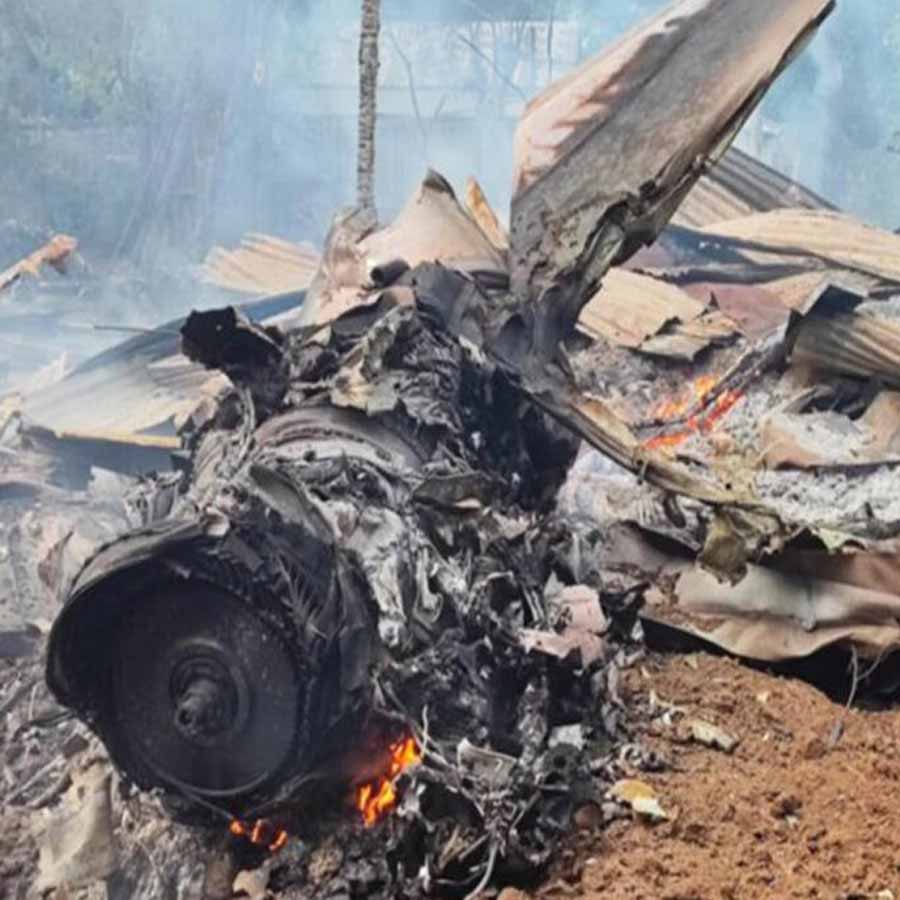 Fighter Jet of Myanmar Junta shot down in battle of Sagaing by Communist rebels