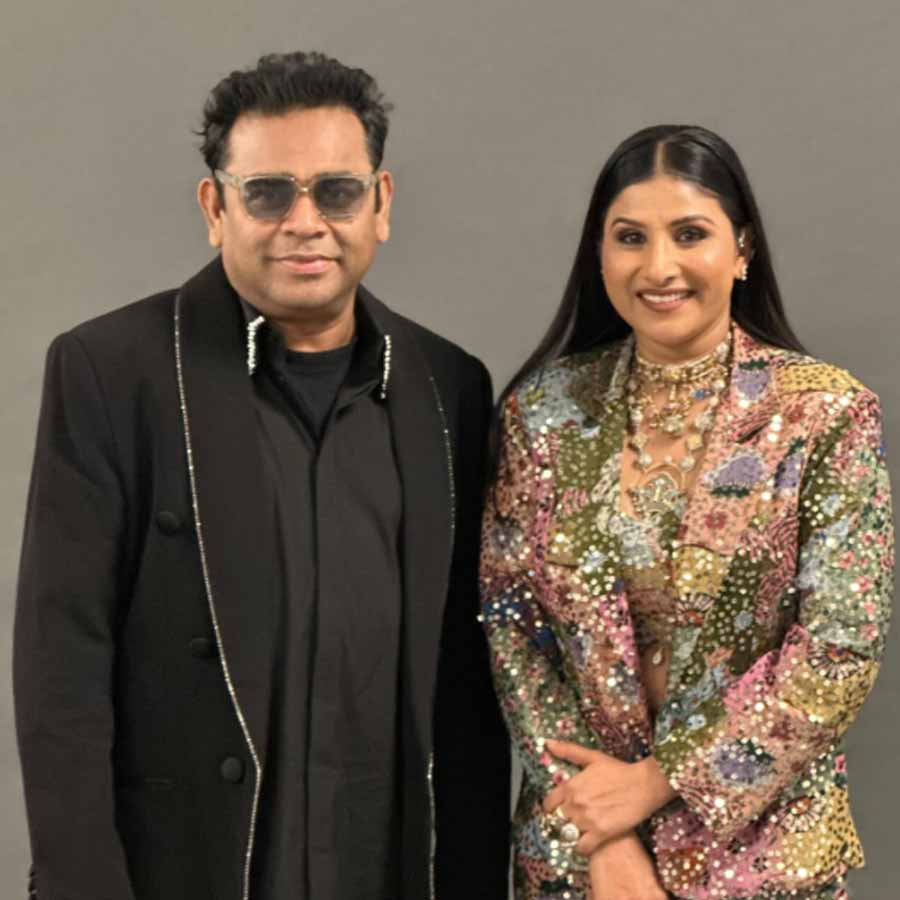 এআর রহমানের সঙ্গে দক্ষিণী ছবির গায়িকা মাঙ্গলি।