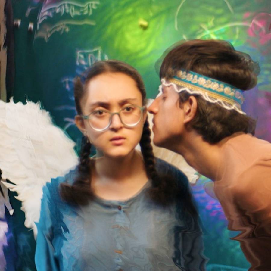 বিশেষ দৃশ্যে অনুমেঘা বন্দ্যোপাধ্যায়, মহাব্রত বসু।