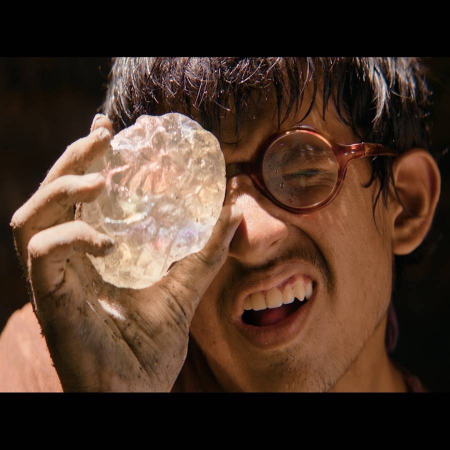 ‘পক্ষীরাজের ডিম’ হাতে মহাব্রত বসু।