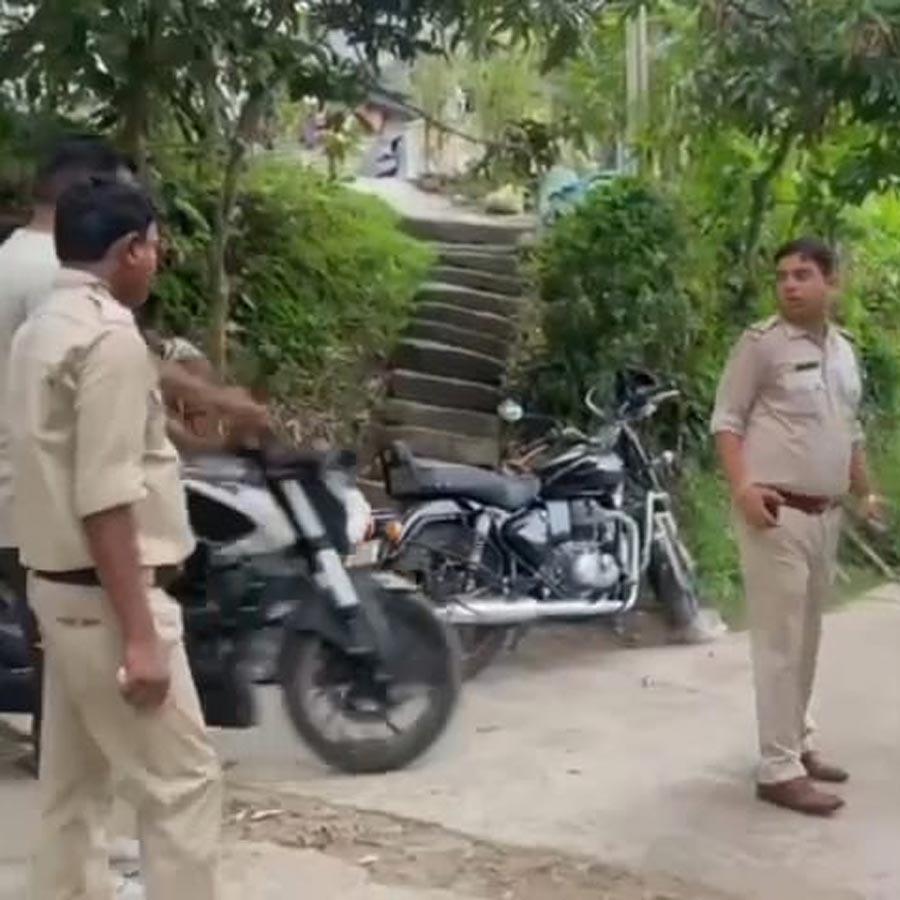 8 held by police in Daspur area of Paschim Midnapore for a man's unnatural death dgtld