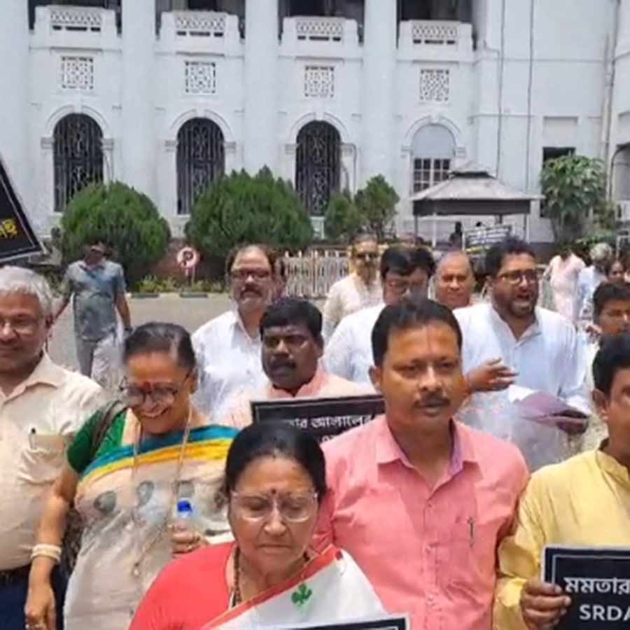 BJP protests in West Bengal Legislative Assembly over double issues