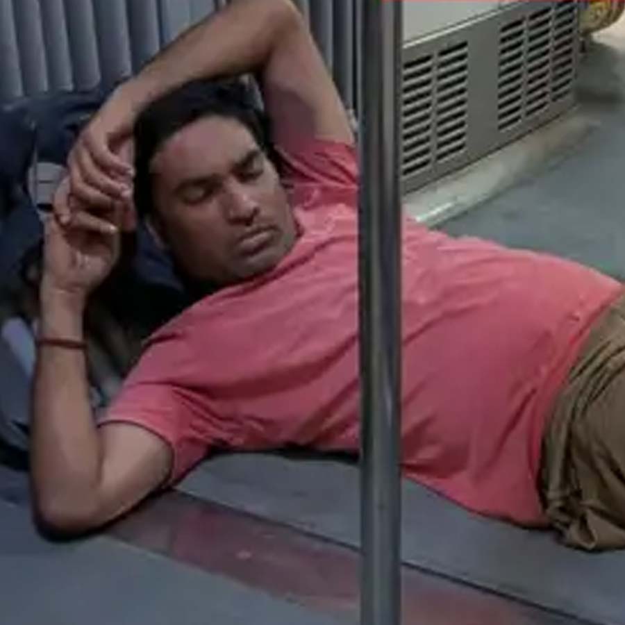 Photo of man sleeping in Delhi Metro goes viral