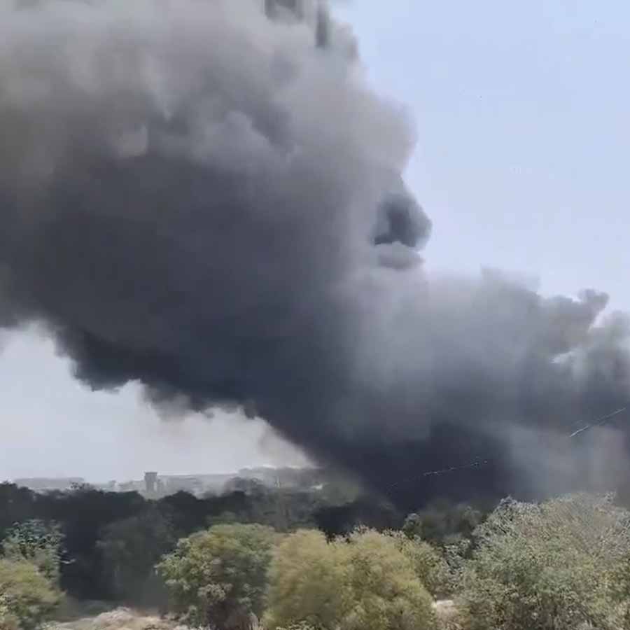 many people died due to plane crash in ahmedabad of Gujarat dgtl