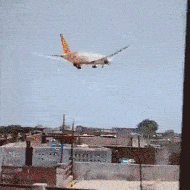 Video of the moment of the Plane incident of Ahmedabad goes viral dgtl