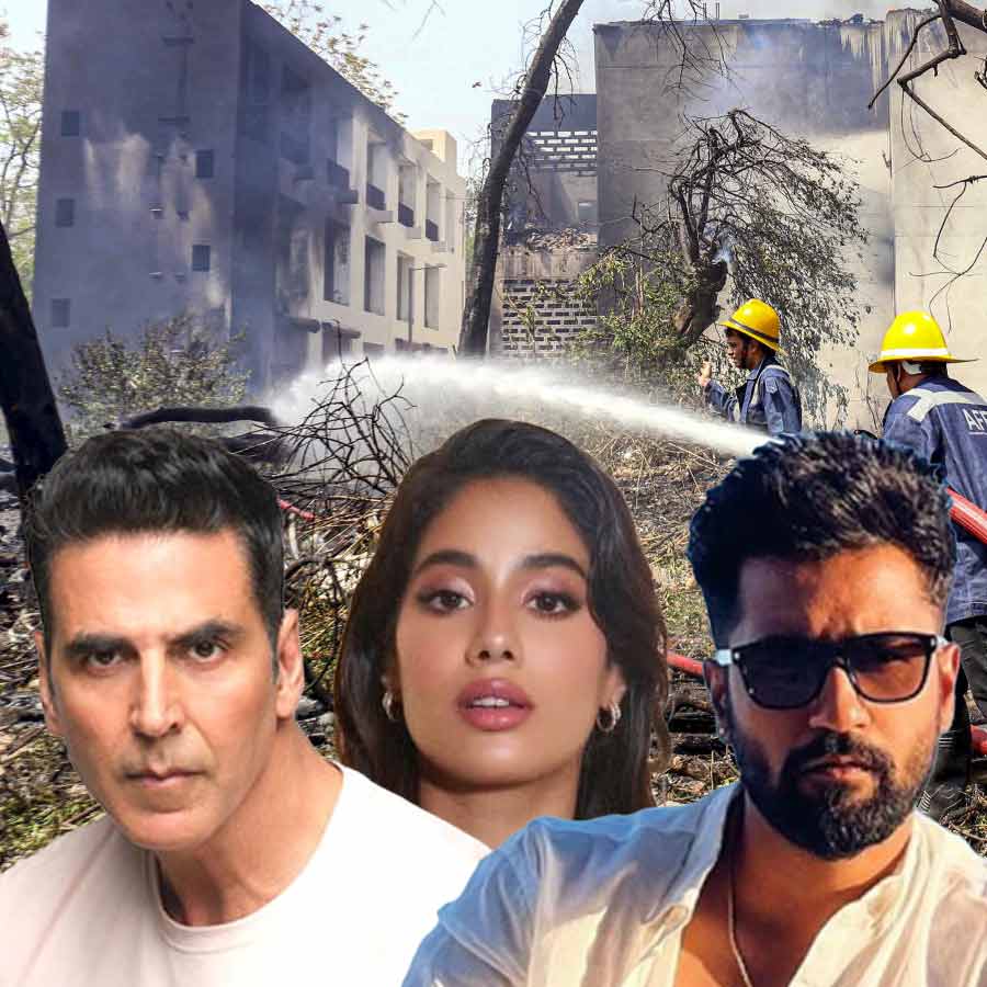 Bollywood Celebrities Akshay Kumar Janhvi kapoor vicky kaushal on Ahmedabad Plane crash dgtl