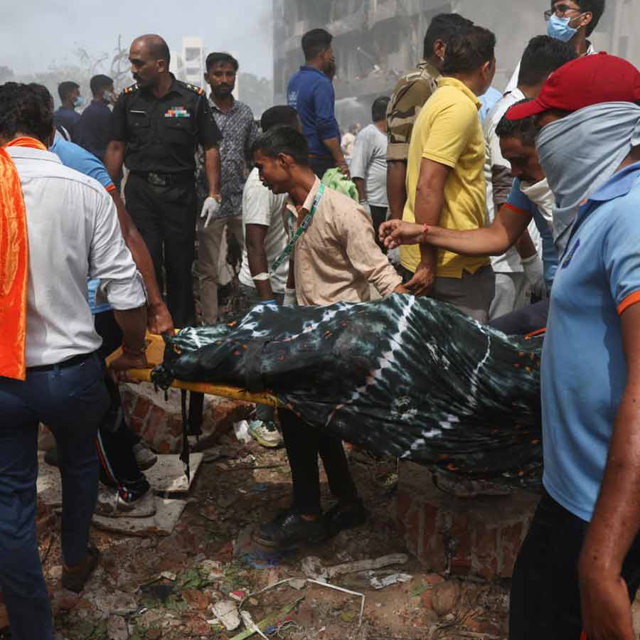 What the eyewitnesses are saying about the plane crash in Ahmedabad dgtl