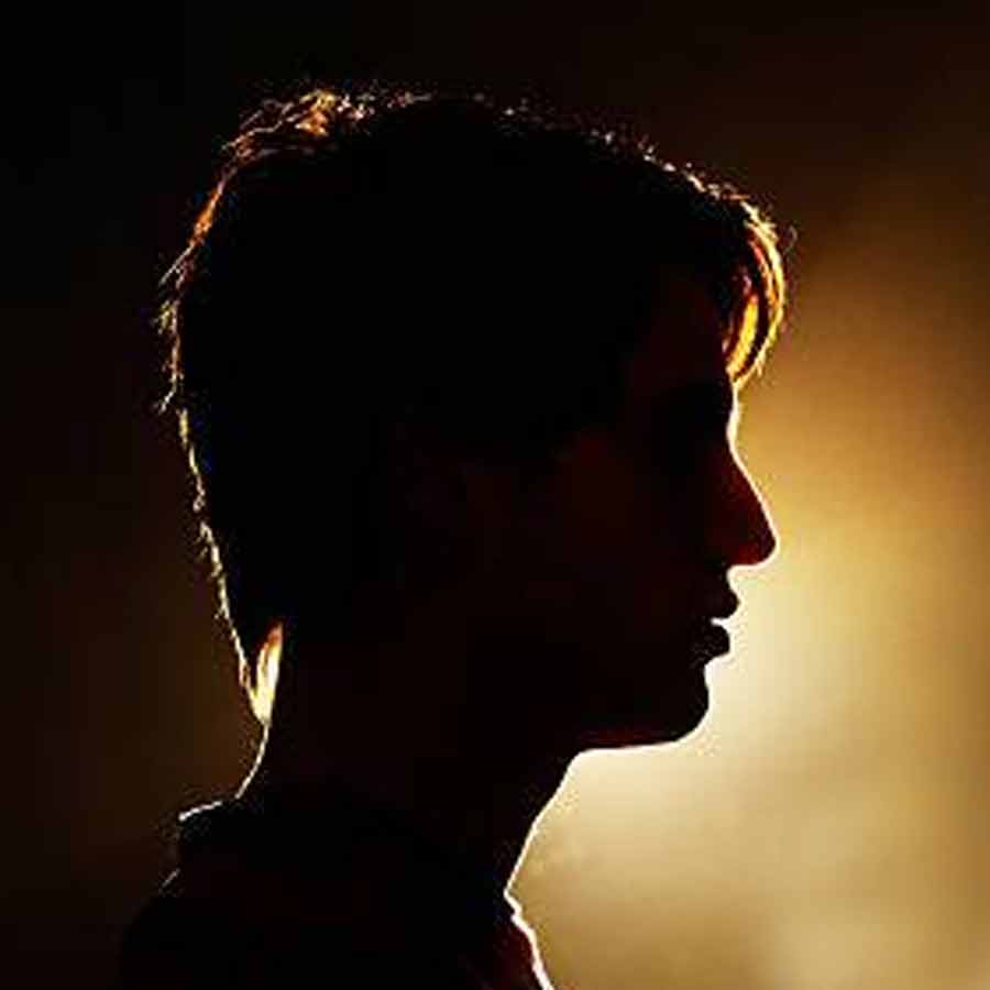 Bollywood\\\\\\\\\\\\\\\'s Richest Actor, Bharat Bhushan, Lost Money To Gambling, Spotted Lonely At A Bus Stop