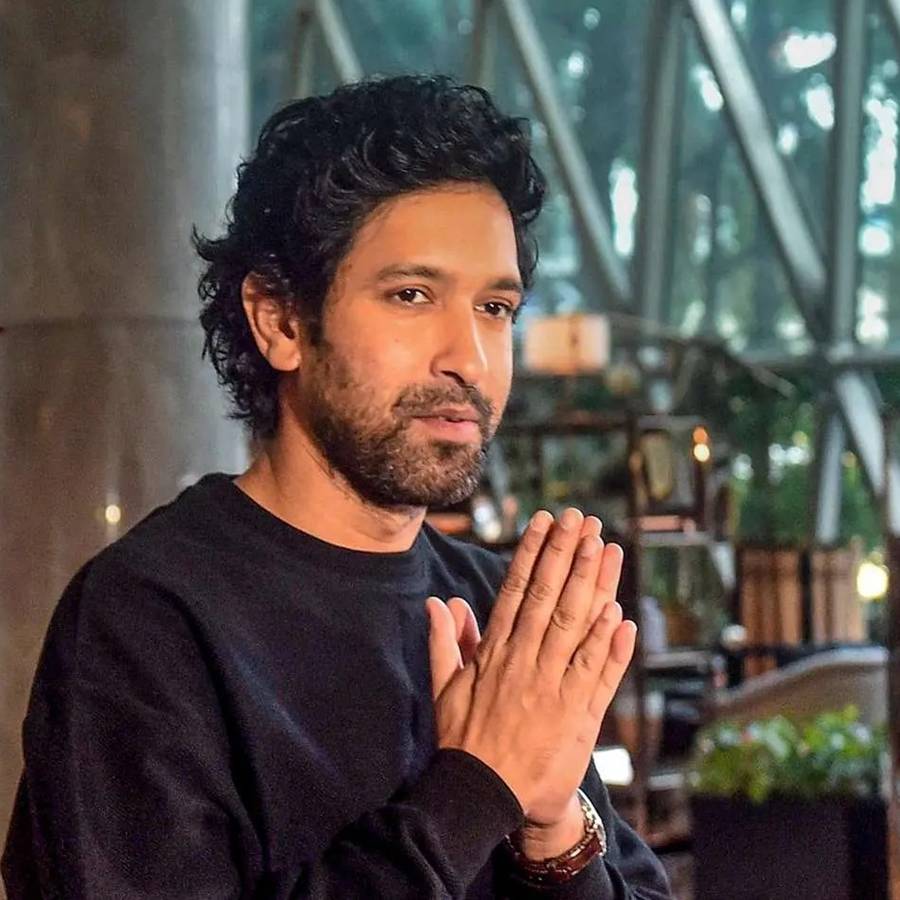 Actress Vikrant Massey clarifies Late Air India flight co-pilot Clive Kunder wasn’t his cousin dgtl