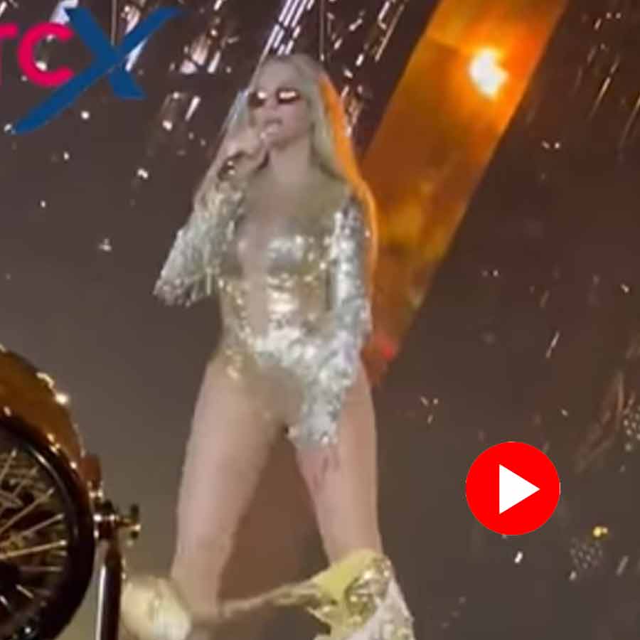 Beyoncé’s Wardrobe Malfunction at London Cowboy Carter Tour Goes Viral, Wins Praise dgtl