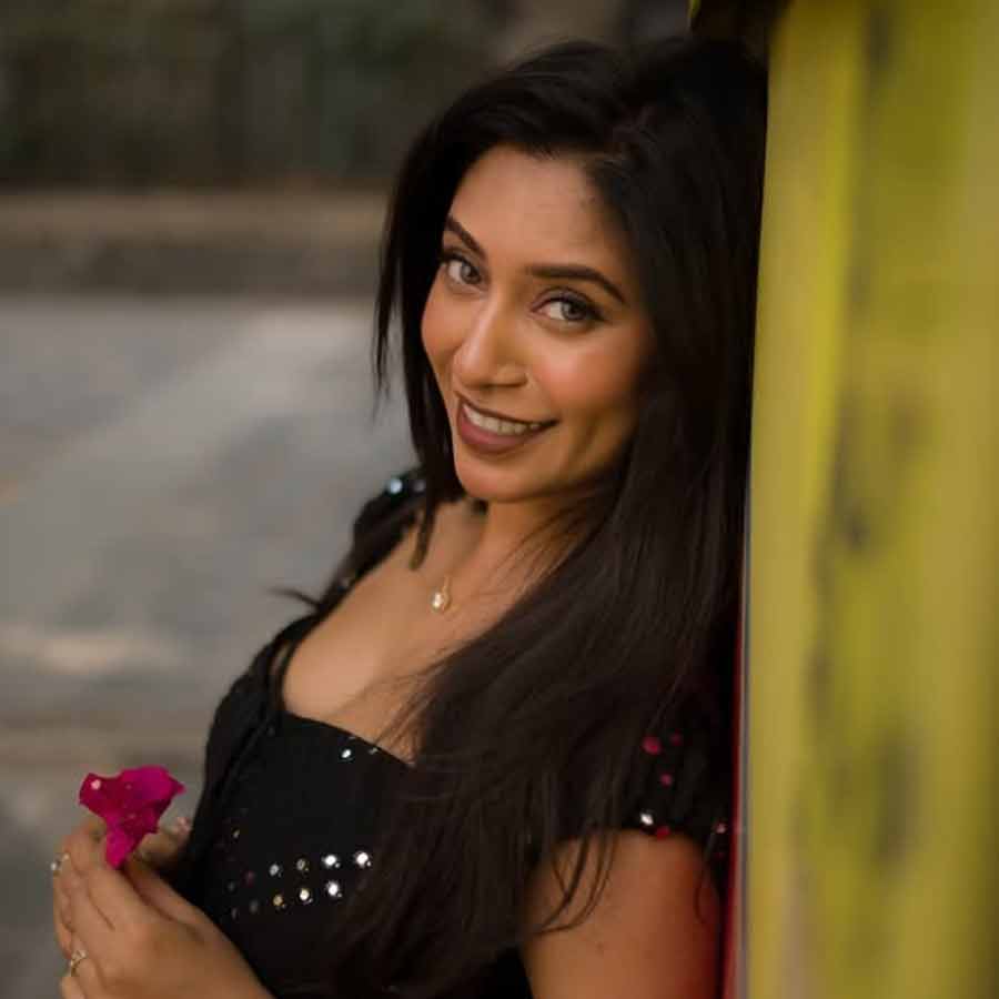 Meet 27 Year Old Air India Cabin Crew & Travel Influencer Roshni Rajendra Sanghare who lost her life in Ahmedabad Crash