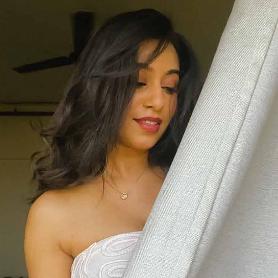 Meet 27 Year Old Air India Cabin Crew & Travel Influencer Roshni Rajendra Sanghare who lost her life in Ahmedabad Crash