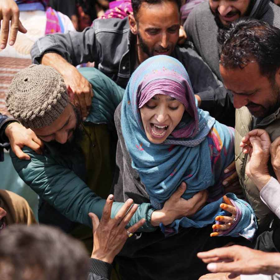 প্রত্যক্ষদর্শীরা জানান, ১০ মিনিট ধরে হত্যালীলা চালায় জঙ্গিরা। দুপুর আড়াইটে নাগাদ পুলিশের কাছে খবর যায়। সেনাকর্তারা নিশ্চিত করেন যে, বৈসরন উপত্যকায় বেড়াতে আসা পর্যটকদের একটি দলকে লক্ষ্য করে এই হামলা চালানো হয়েছে। অজ্ঞাত বন্দুকধারীরা পর্যটকদের উপর গুলি চালায়। সেই ঘটনায় ২৬ জনের মৃত্যু হয়।