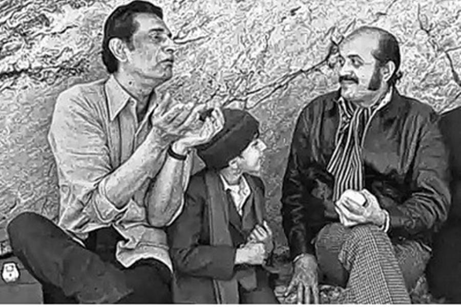 ‘সোনার কেল্লা’ ছবির শুটিংয়ে সত্যজিৎ রায়, কুশল চক্রবর্তী, কামু মুখোপাধ্যায়।