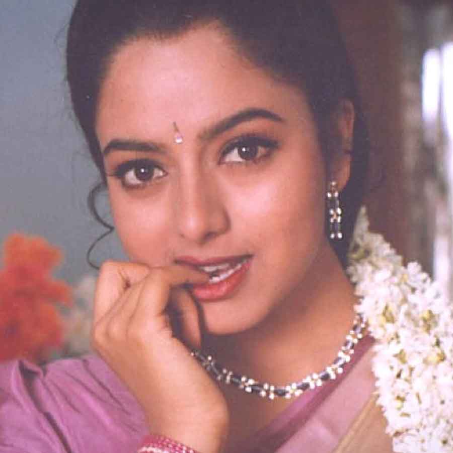 south indian actress Soundarya 