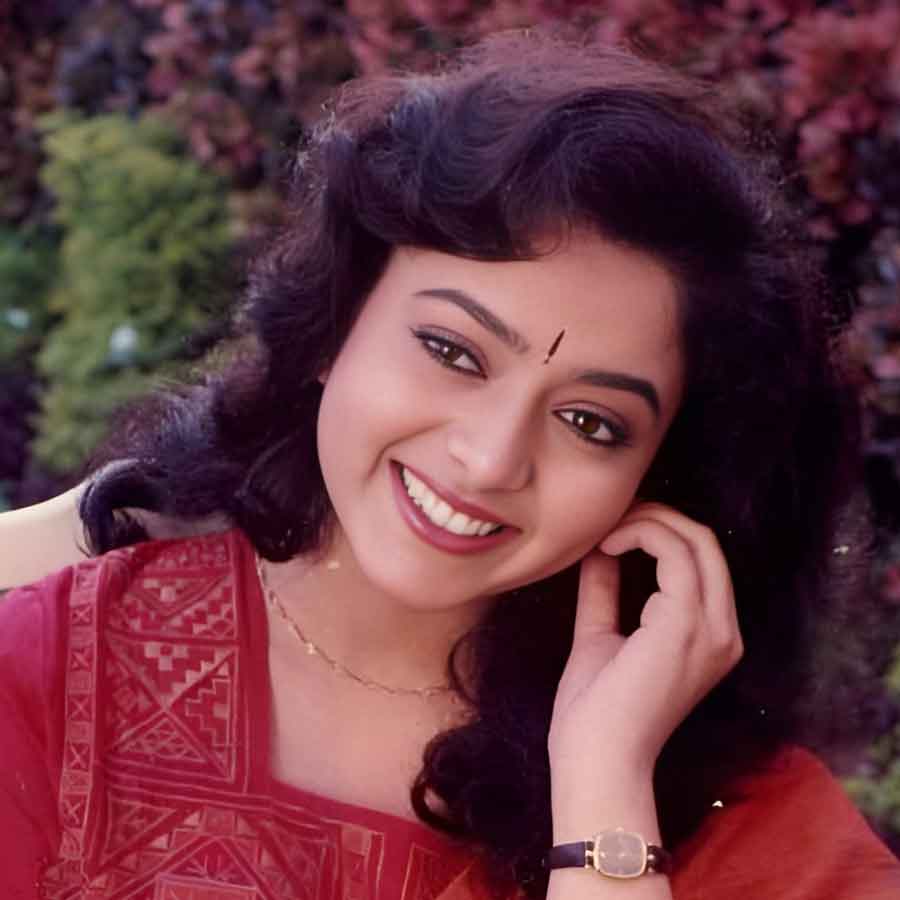 south indian actress Soundarya 