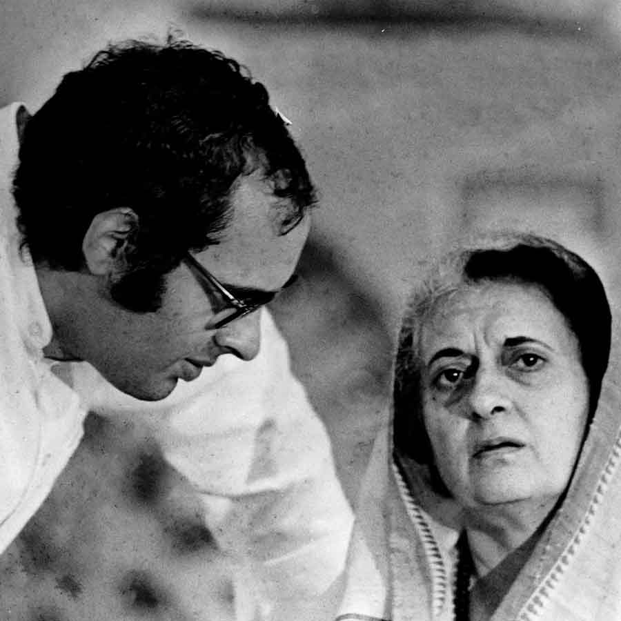 sanjay gandhi and indira gandhi