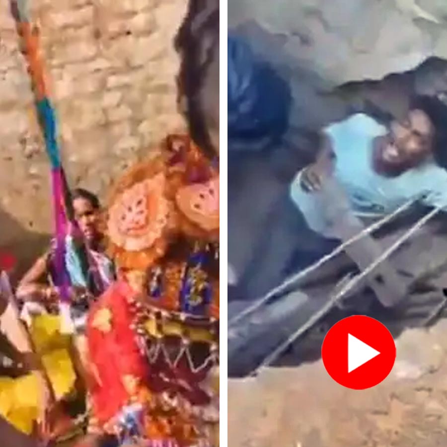 Video showing chaos during marriage as some relative fall in the hole