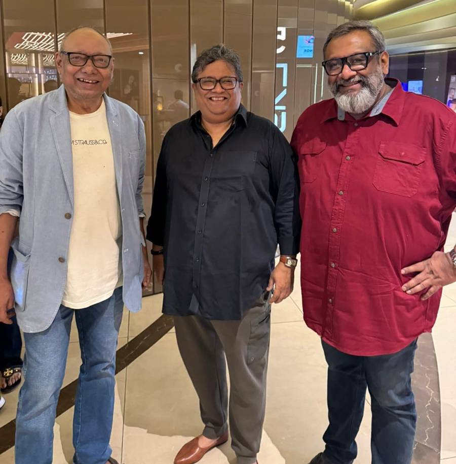 তিন পরিচালক অঞ্জন দত্ত, অনিরুদ্ধ রায়চৌধুরী, কৌশিক গঙ্গোপাধ্যায়।