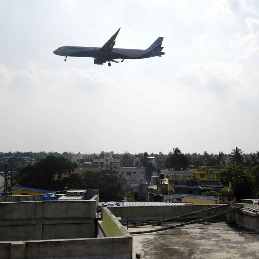 Questions over safety of two runways for aircraft takeoff and landing in Kolkata