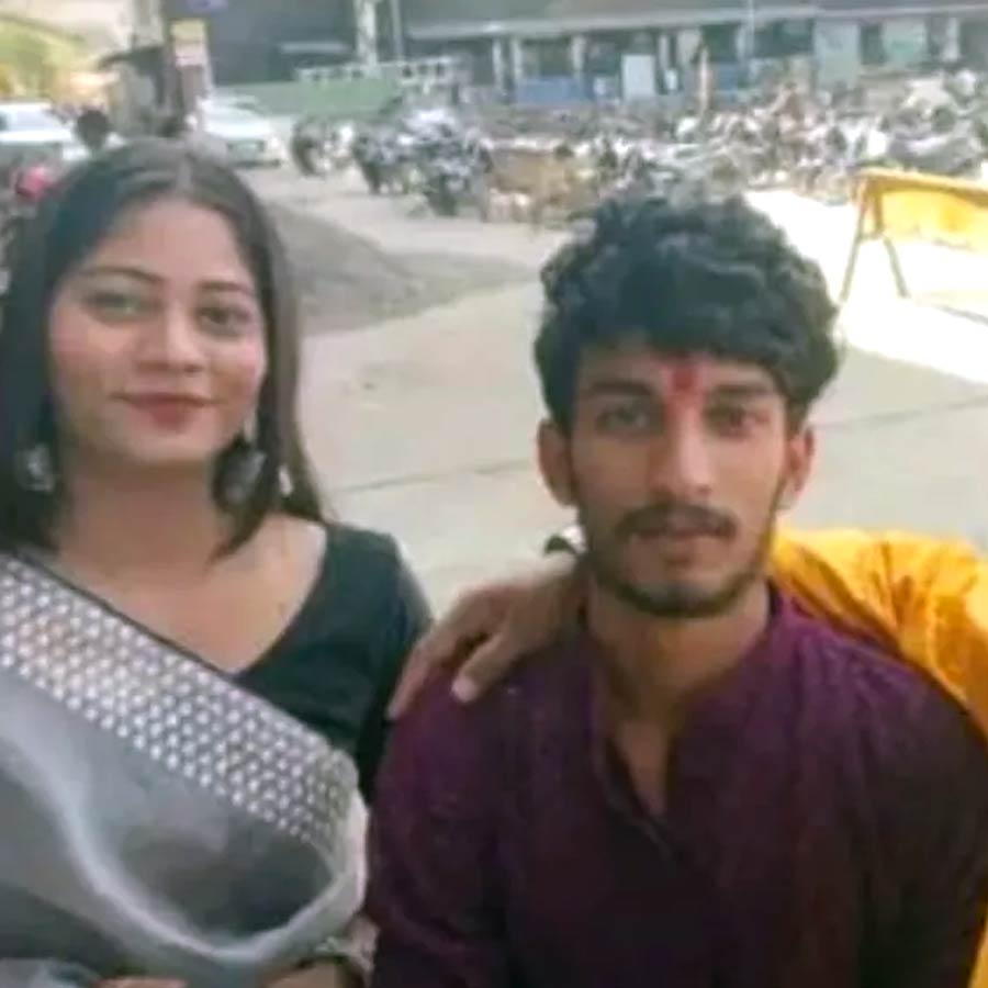 New photo of Sonam and her lover Raj comes to light dgtl