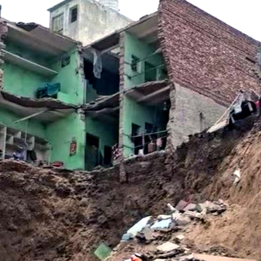 Many buildings collapse in Mathura in UP, many feared trapped dgtl
