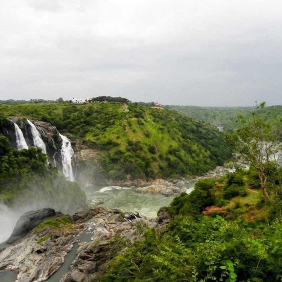 নেল্লিয়ামপতি পাহাড়, কেরল।